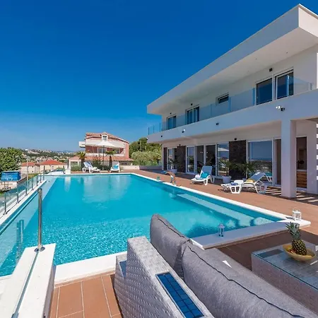 Villa Andre Private Heated Pool, Jacuzzi, Sauna *