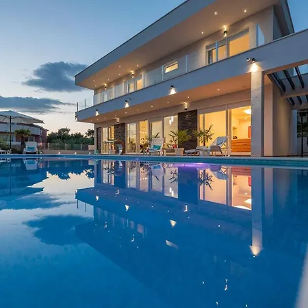Villa Andre Private Heated Pool, Jacuzzi, Sauna Podstrana