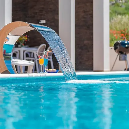 Villa Andre Private Heated Pool, Jacuzzi, Sauna