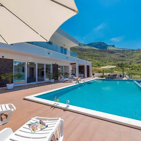 Andre Private Heated Pool, Jacuzzi, Sauna