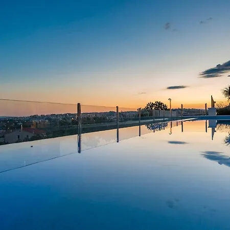 Villa Andre Private Heated Pool, Jacuzzi, Sauna