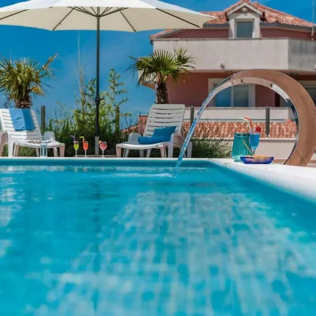 Andre Private Heated Pool, Jacuzzi, Sauna