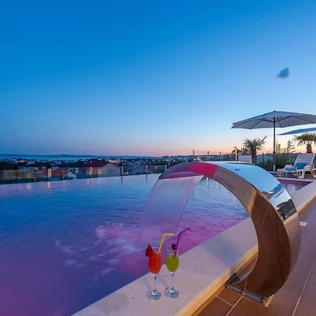 Andre Private Heated Pool, Jacuzzi, Sauna Podstrana