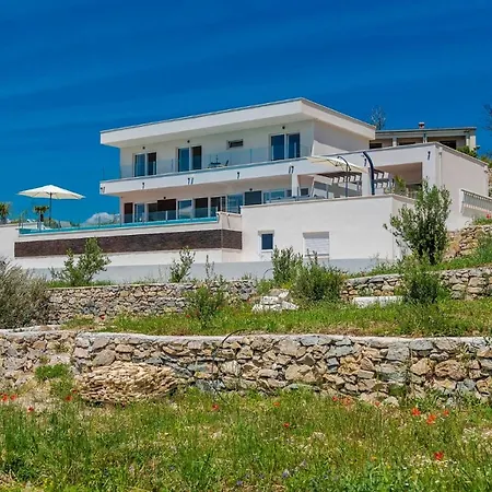 Andre Private Heated Pool, Jacuzzi, Sauna *