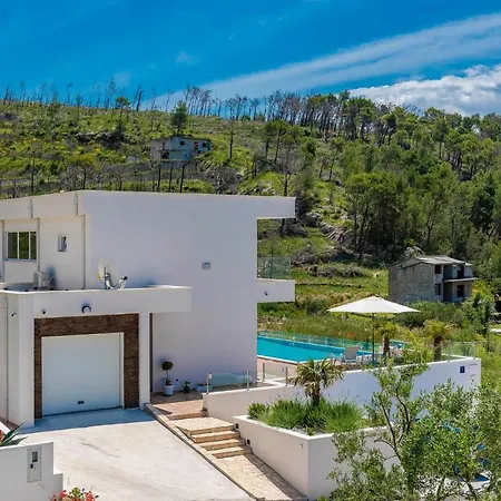 Andre Private Heated Pool, Jacuzzi, Sauna Villa *