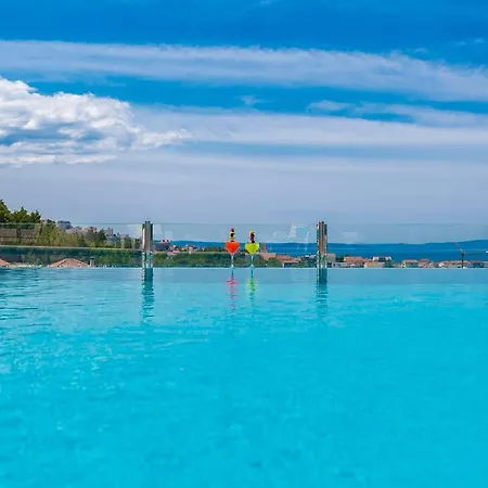 Andre Private Heated Pool, Jacuzzi, Sauna Podstrana